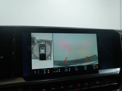 Used 2023 Chevrolet Silverado 1500 High Country image 29