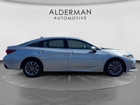 Used 2019 Toyota Avalon XLE w/ Moonroof Package FWD image 6