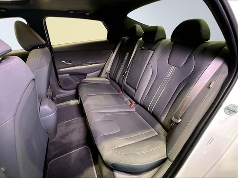 Used 2025 Hyundai Elantra SEL image 22