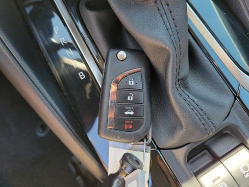 Used 2021 Toyota Corolla LE FWD image 30
