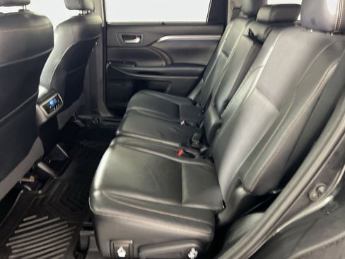 Used 2018 Toyota Highlander Limited image 25