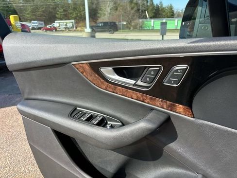Used 2018 Audi Q7 3.0T Prestige w/ Prestige Package image 21