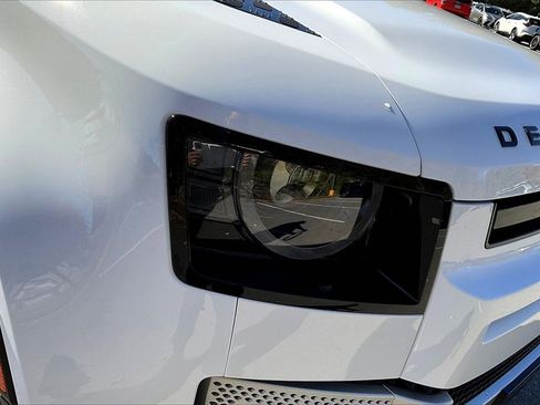 Used 2025 Land Rover Defender 110 S image 32