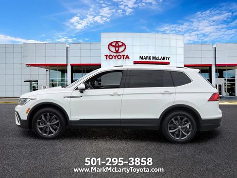 Used 2024 Volkswagen Tiguan SE FWD image 2
