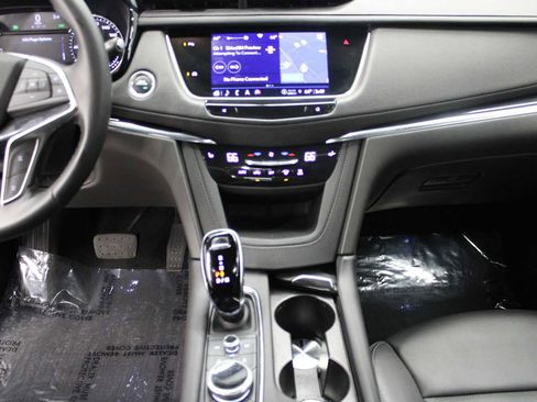 Certified 2022 Cadillac XT5 Premium Luxury w/ LPO, Floor Liner Package image 25