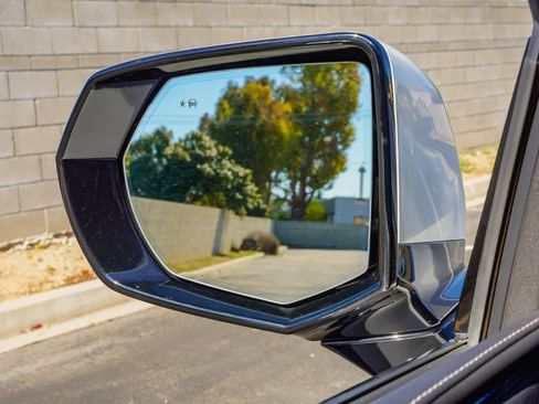 Certified 2021 Cadillac Escalade Premium Luxury image 17