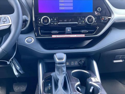 New 2026 Toyota Highlander Platinum image 19