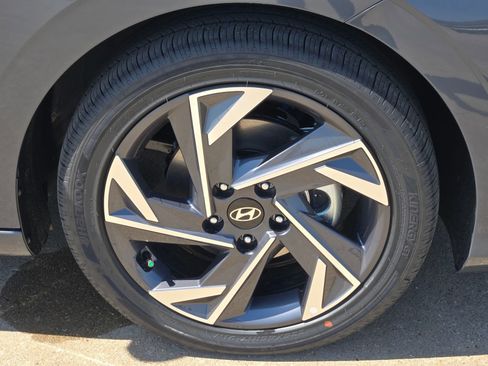 New 2026 Hyundai Elantra Limited FWD image 7