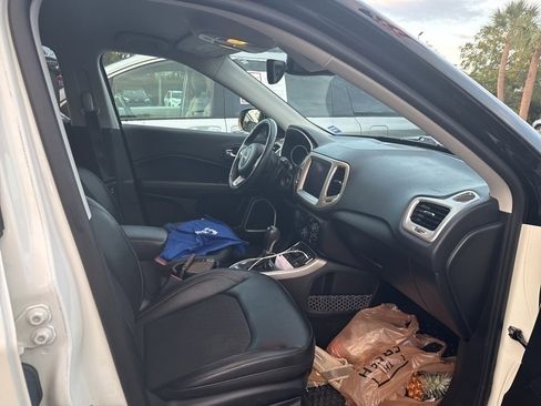 Used 2018 Jeep Compass Latitude w/ Popular Equipment Group image 5