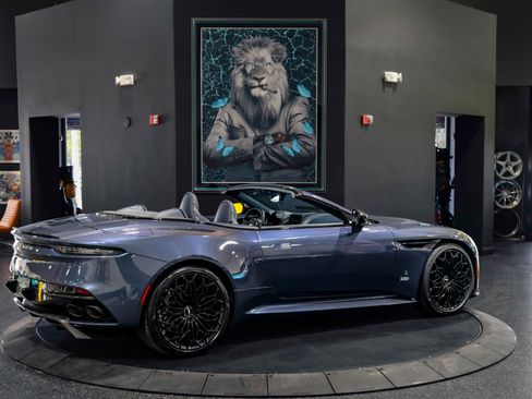 Used 2021 Aston Martin DBS Superleggera Volante image 4