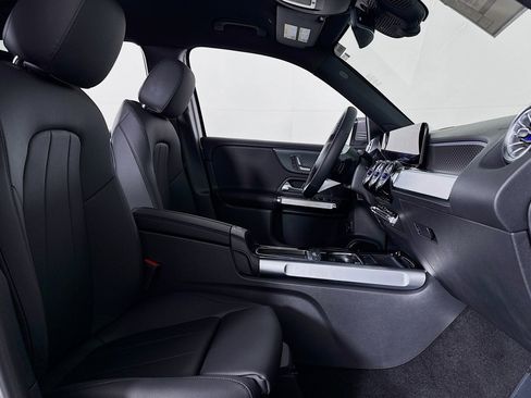 New 2026 Mercedes-Benz GLB 250 image 6