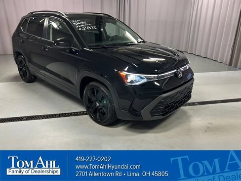 Used 2025 Volkswagen Taos SE FWD image 1