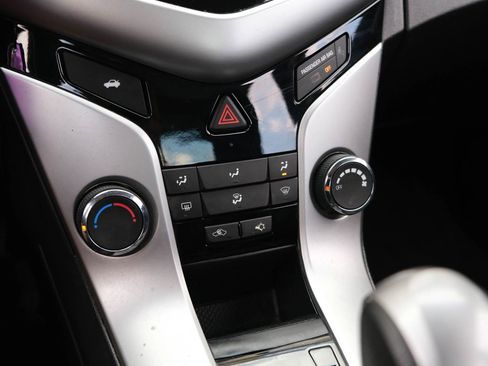 Used 2015 Chevrolet Cruze LT w/ Enhanced Safety Package FWD image 39