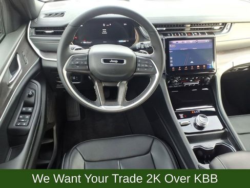 Used 2025 Jeep Grand Cherokee L Limited w/ Luxury Tech Group II image 21