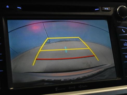 Used 2017 Toyota Highlander Limited image 13