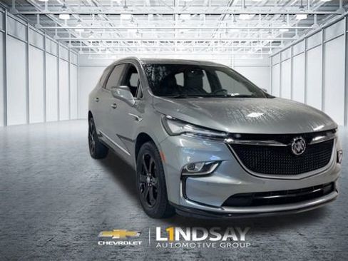 Used 2023 Buick Enclave Essence w/ Sport Touring Edition image 4