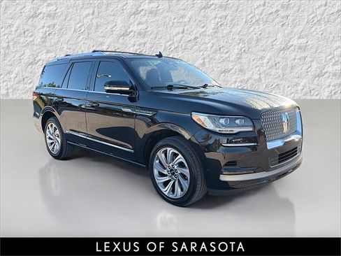 Used 2024 Lincoln Navigator Reserve image 1