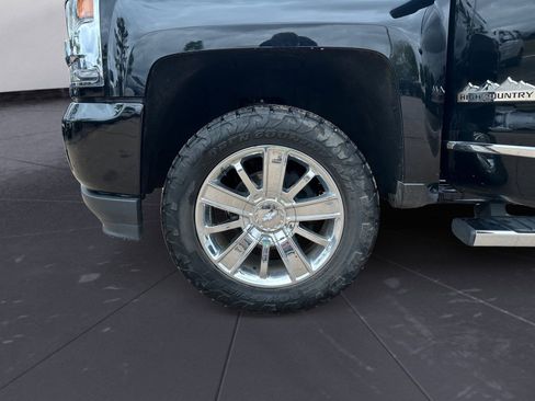 Used 2018 Chevrolet Silverado 1500 High Country image 14