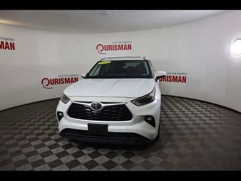 Used 2022 Toyota Highlander XLE AWD/4WD image 1
