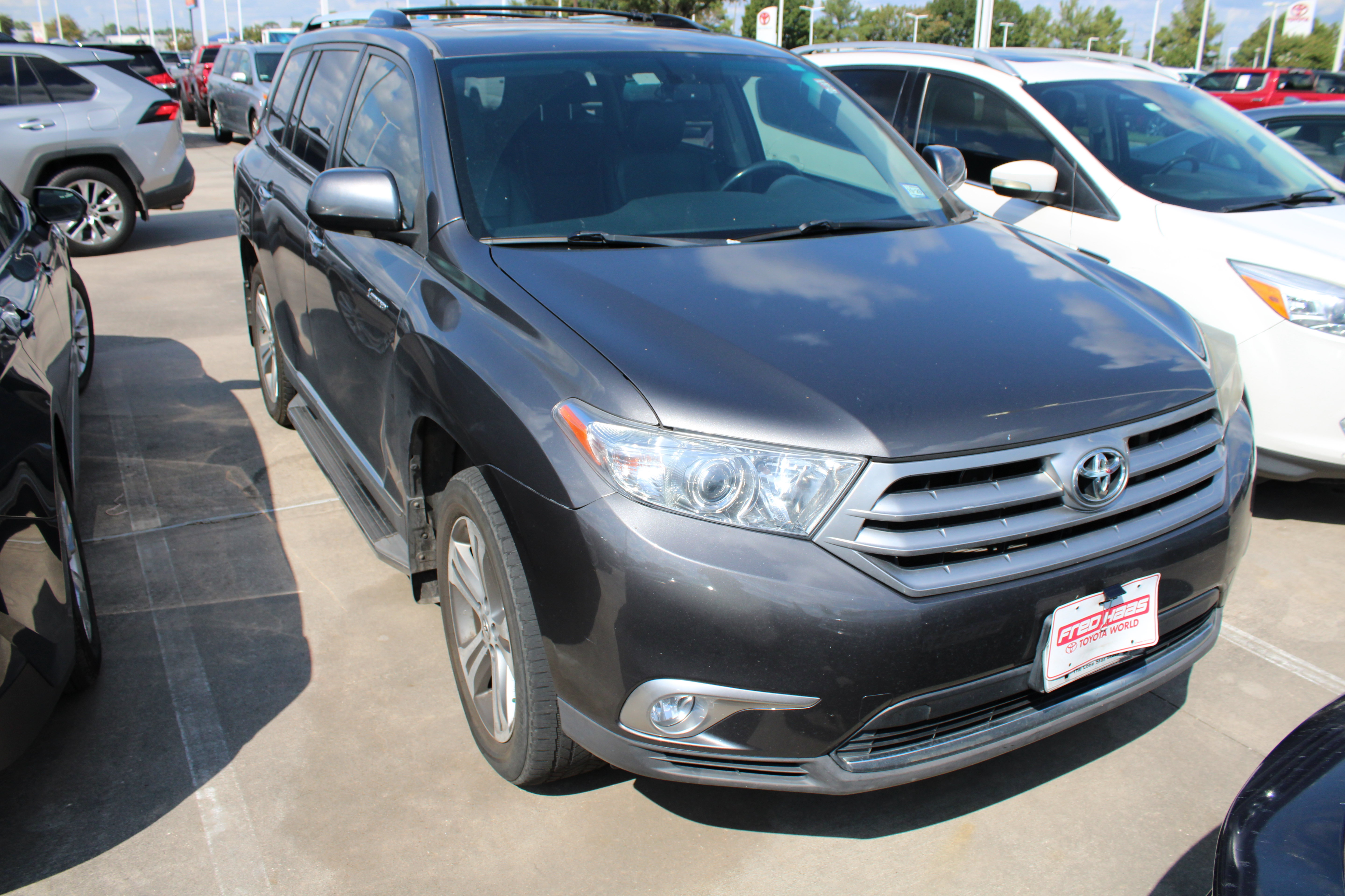 Used 2013 Toyota Highlander Limited FWD image 2