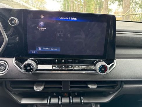 Used 2024 Chevrolet Colorado Trail Boss image 23