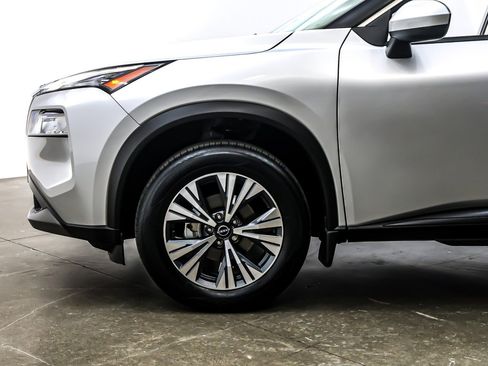 Used 2023 Nissan Rogue SV image 10