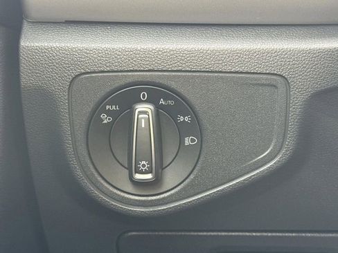 Used 2022 Volkswagen Atlas Cross Sport SE image 23