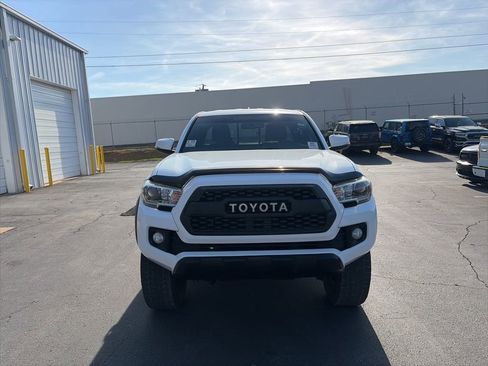 Used 2017 Toyota Tacoma TRD Off-Road w/ Tow Package image 2