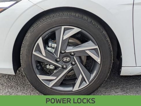 Used 2025 Hyundai Elantra Sport image 13