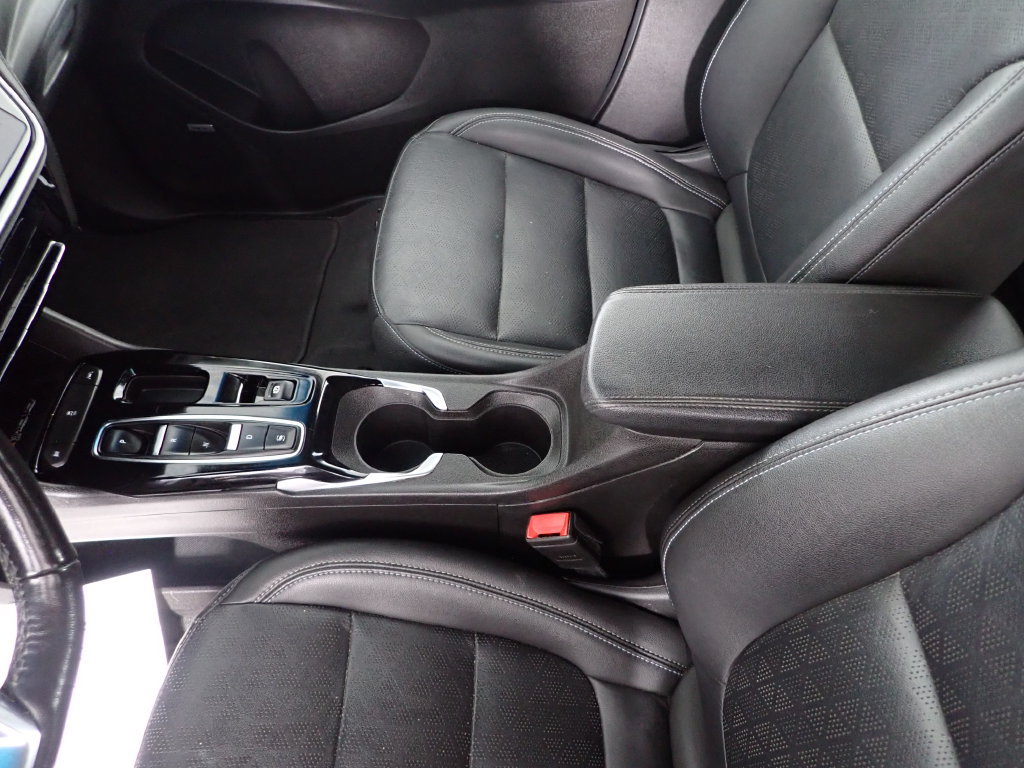 Used 2022 Chevrolet Bolt LT w/ Infotainment Package FWD image 32