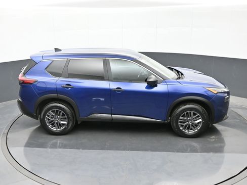 Used 2023 Nissan Rogue S image 32