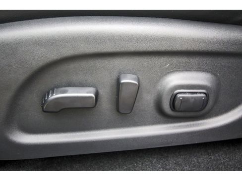 Used 2020 Nissan Pathfinder SL FWD image 29