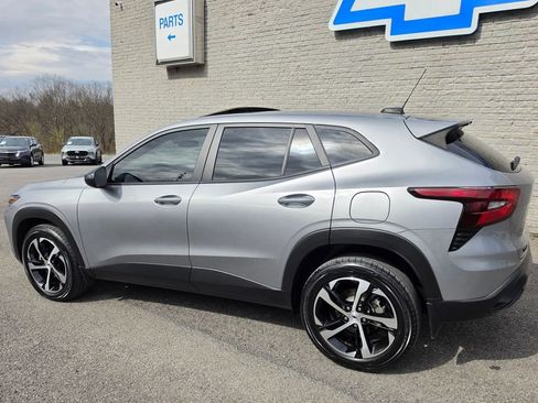 Used 2024 Chevrolet Trax RS w/ Sunroof Package image 5