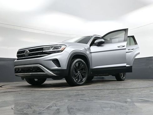 Used 2022 Volkswagen Atlas SE w/ Black Wheel Package image 40