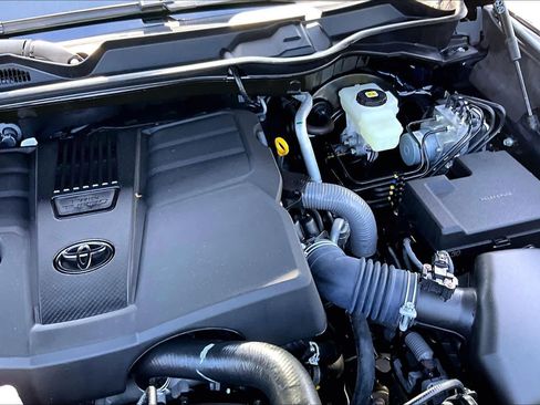Used 2025 Toyota Tundra Platinum AWD/4WD image 33
