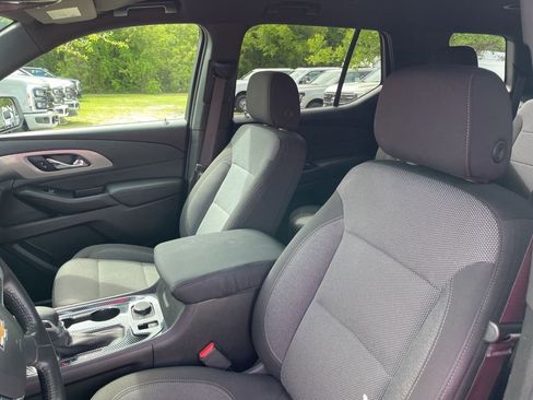 Used 2022 Chevrolet Traverse LT image 9