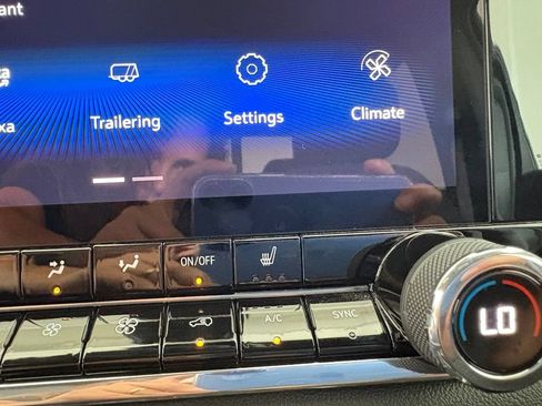 Used 2024 Chevrolet Colorado LT w/ LT Convenience Package II AWD/4WD image 12
