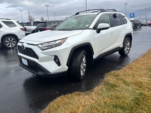 Used 2023 Toyota RAV4 XLE Premium image 7