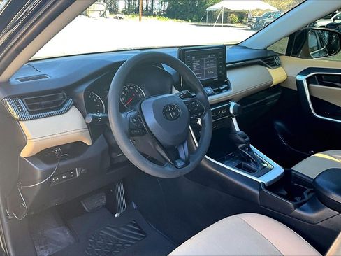 Used 2021 Toyota RAV4 LE image 15