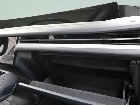 Used 2025 Lincoln Navigator Reserve image 35