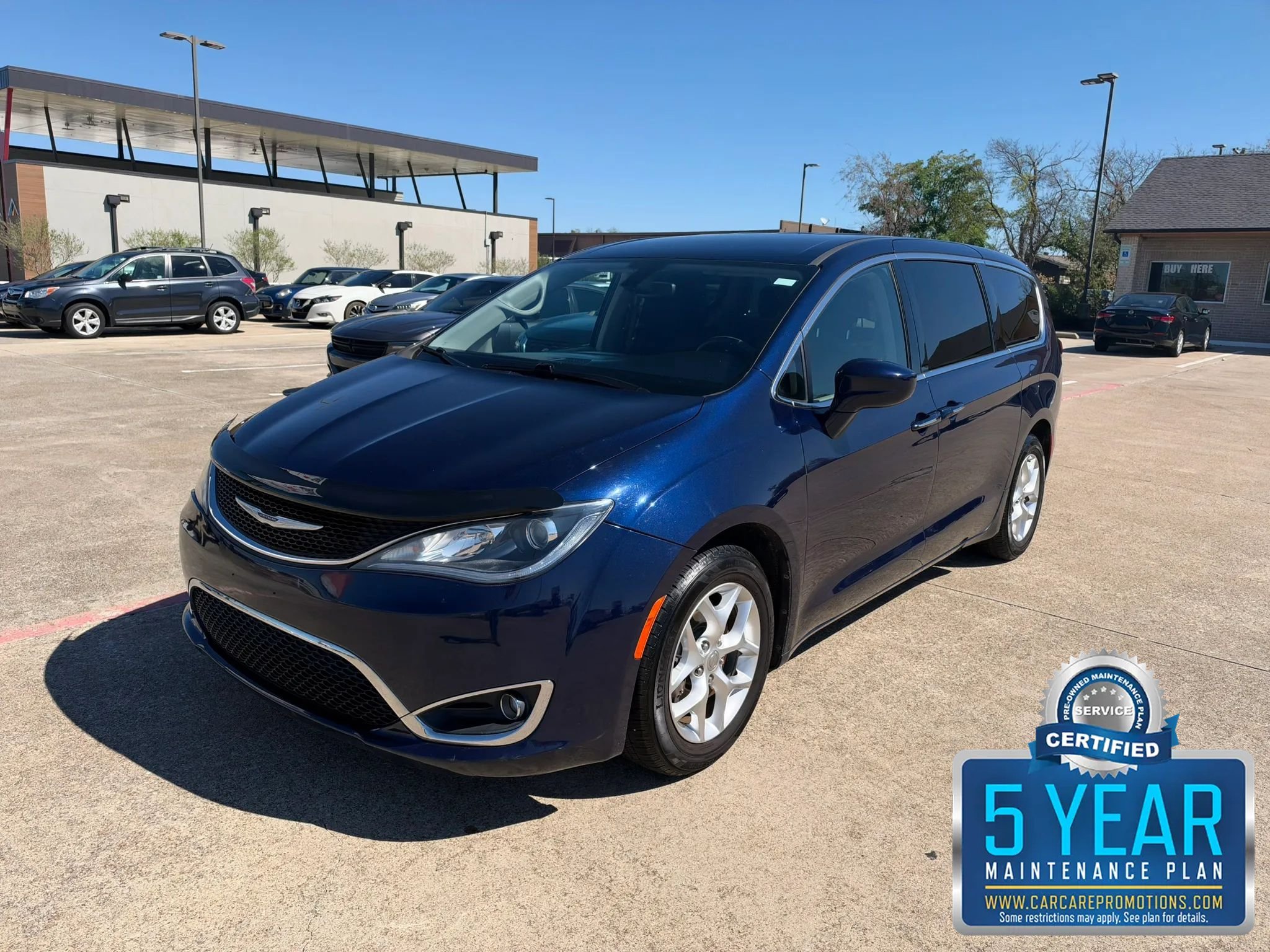 Used 2019 Chrysler Pacifica Touring Plus w/ Tire & Wheel Group FWD image 1