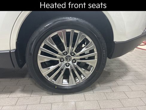 Used 2022 Toyota Venza XLE image 14