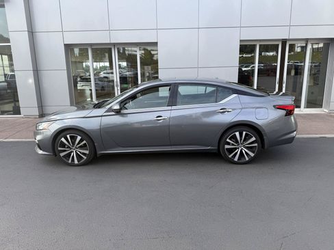 Used 2019 Nissan Altima 2.5 Platinum AWD/4WD image 2