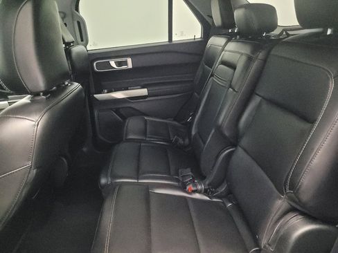 Used 2022 Ford Explorer XLT w/ Equipment Group 202A image 18