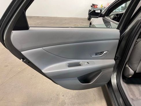 Used 2024 Hyundai Elantra SEL image 18