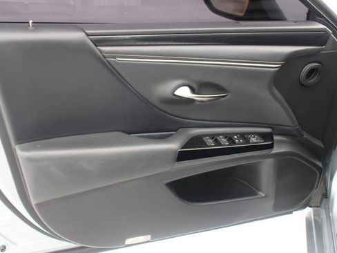 Used 2022 Lexus ES 300h w/ Accessory Package 2 FWD image 10