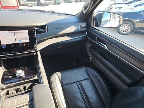 Used 2023 Jeep Wagoneer L Series II image 26
