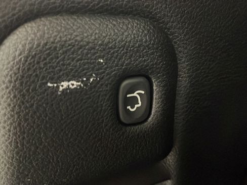 Used 2018 Jeep Grand Cherokee Altitude AWD/4WD image 29