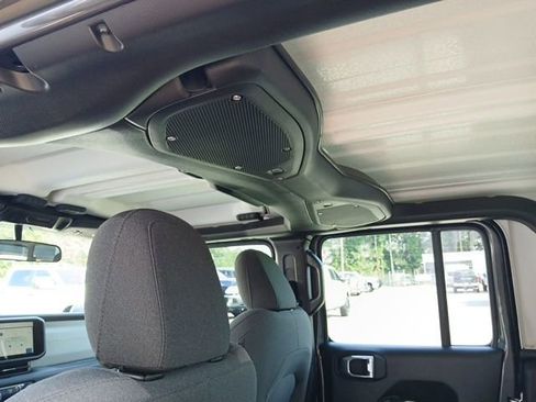 Used 2025 Jeep Gladiator Sport image 30