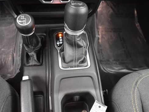 Used 2025 Jeep Wrangler Unlimited Sahara AWD/4WD image 10